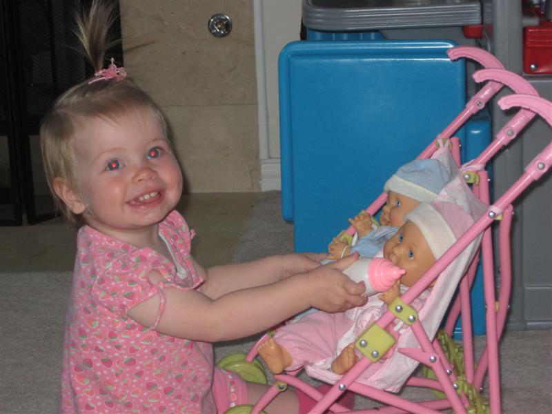 Jess_AndHerBabies-1.JPG - I love my babies - Man, they're hungry little people!?...