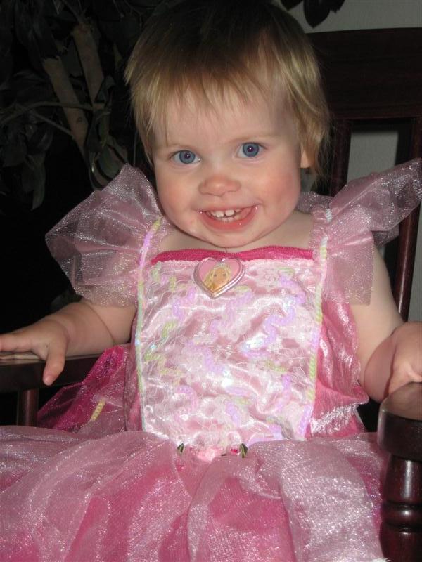 Jess_LittlePrincess-11.JPG - Hey!  How you doin'?